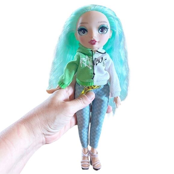 Rainbow High Daphne Minton Articulated Fashion Doll Series 3 Light Mint Green - Picture 1 of 6